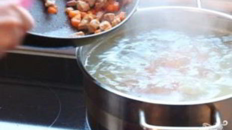 сливочный суп со свининой