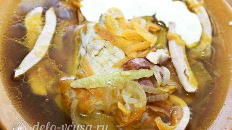 мясная солянка с колбасами