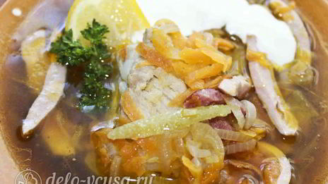мясная солянка с колбасами