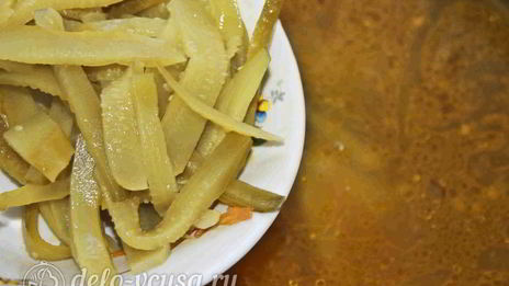 мясная солянка с колбасами