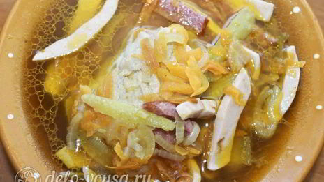 мясная солянка с колбасами