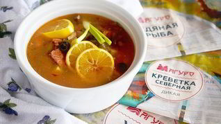 Рыбная солянка с грибами и креветками