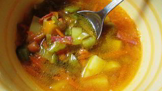 Солянка мясная с солеными огурцами