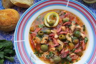 Солянка с колбасой и курицей