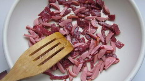 солянка с колбасой и курицей