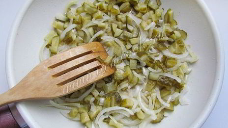 солянка с колбасой и курицей