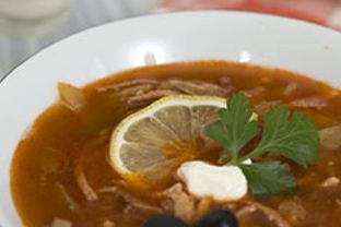 Солянка с копченой грудинкой