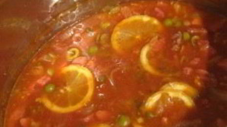 солянка с оливками и колбасой