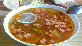 Солянка с вареной и копченой колбаской
