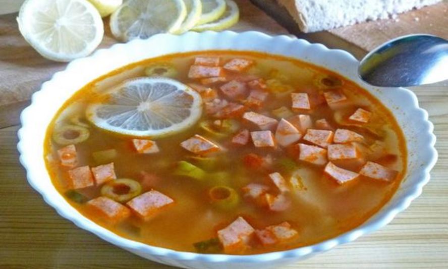 Рецепт солянка с вареной и копченой колбаской
