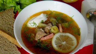 Суп солянка с оливками и колбасой