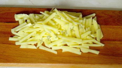 суп солянка с оливками и колбасой