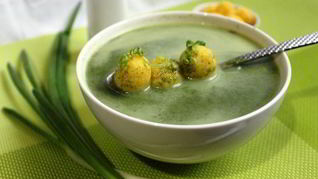 Суп из шпината с сырными шариками