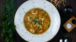 Суп-лапша из курицы с белыми грибами