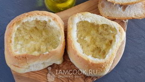 чешский чесночный суп-пюре в хлебе