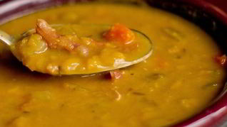 Гороховый суп-пюре с оливками