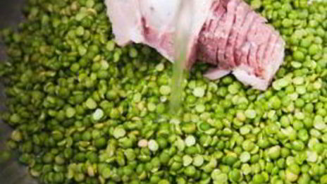 гороховый суп-пюре с сухариками