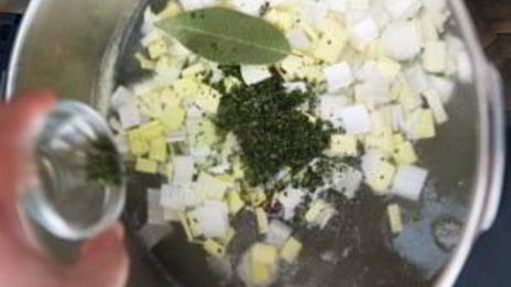 гороховый суп-пюре с сухариками