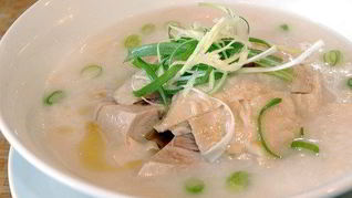 Куриный суп-пюре с горохом и чесноком