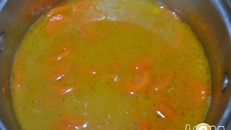 морковно-сливочный суп-пюре с карри и ананасами