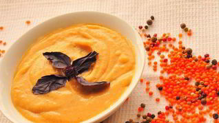 Пряный чечевичный суп-пюре с сыром Джюгас