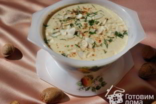 Пряный суп-пюре с цветной капустой и миндалем