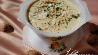 Пряный суп-пюре с цветной капустой и миндалем