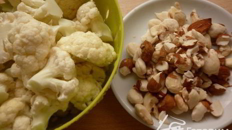 пряный суп-пюре с цветной капустой и миндалем