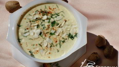 пряный суп-пюре с цветной капустой и миндалем