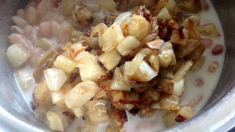 суп-пюре из белой фасоли с баклажанами