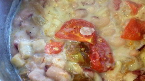 суп-пюре из белой фасоли с баклажанами