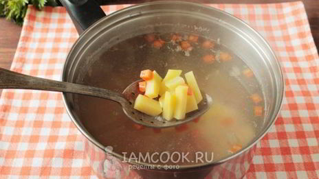 суп-пюре из черешкового сельдерея с крапивой