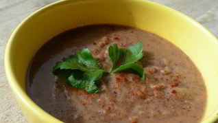 Суп-пюре из красной фасоли с сельдереем и чили