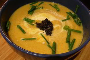 Суп-пюре из лосося с икрой