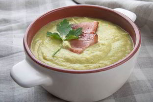 Суп-пюре из цуккини с гребешками