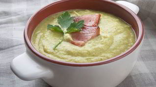 Суп-пюре из цуккини с гребешками