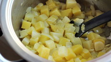 суп-пюре из цветной капусты с гренками