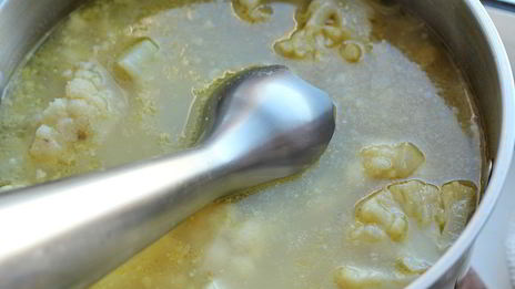 суп-пюре из цветной капусты с гренками