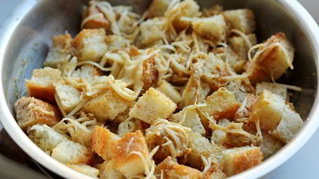 суп-пюре из цветной капусты с гренками