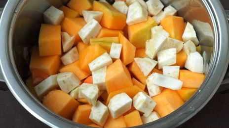 суп-пюре из тыквы с сельдереем