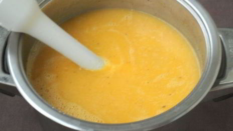 суп-пюре из тыквы с сельдереем