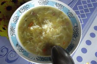 Суп с колбасой и зеленым горошком