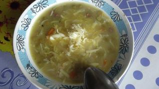 Суп с колбасой и зеленым горошком