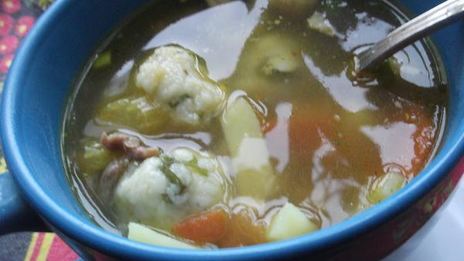 суп с сельдереем и манными клецками