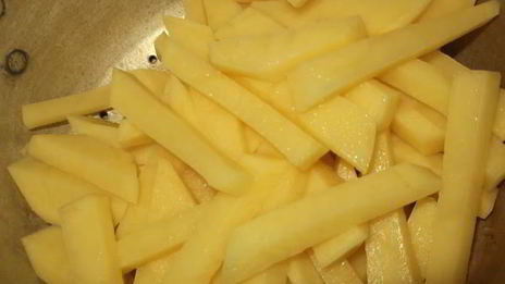 суп с сельдереем и манными клецками