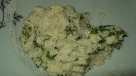 суп с сельдереем и манными клецками