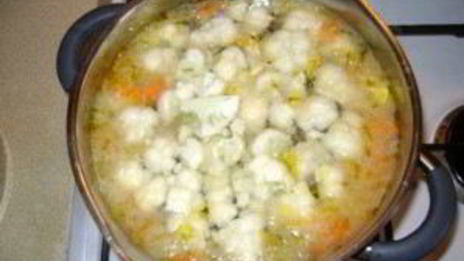 суп с цветной капустой и горошком