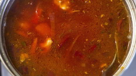 горячий свекольник на курином бульоне