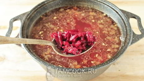 классический горячий свекольник с мясом