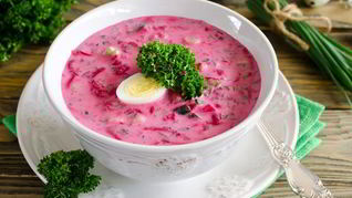 Свекольник на кефире с огурцом и перепелиными яйцами